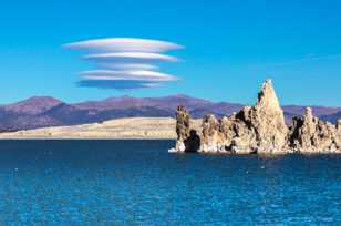 Lenticular cloud over Mono Lake-2504.jpg